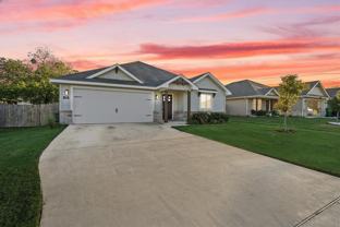 104 Arrowhead Dr - Photo 1 of 1