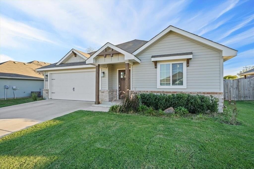 104 Arrowhead Dr - Photo 2 of 25