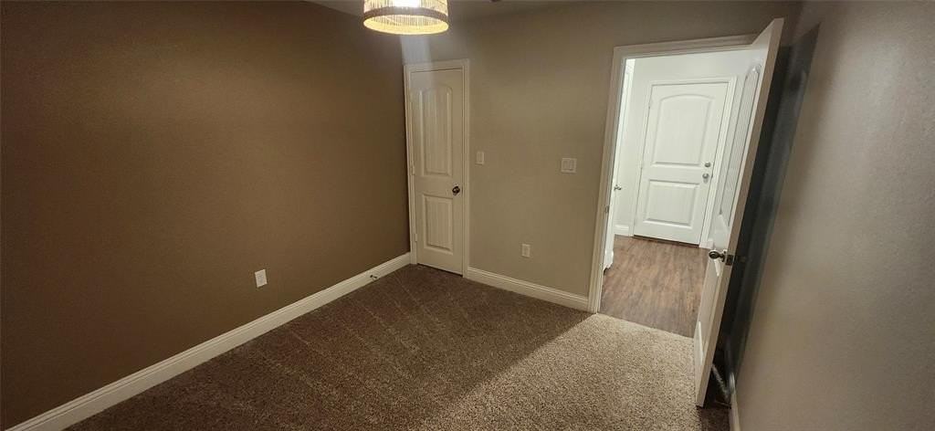 104 Arrowhead Dr - Photo 4 of 25