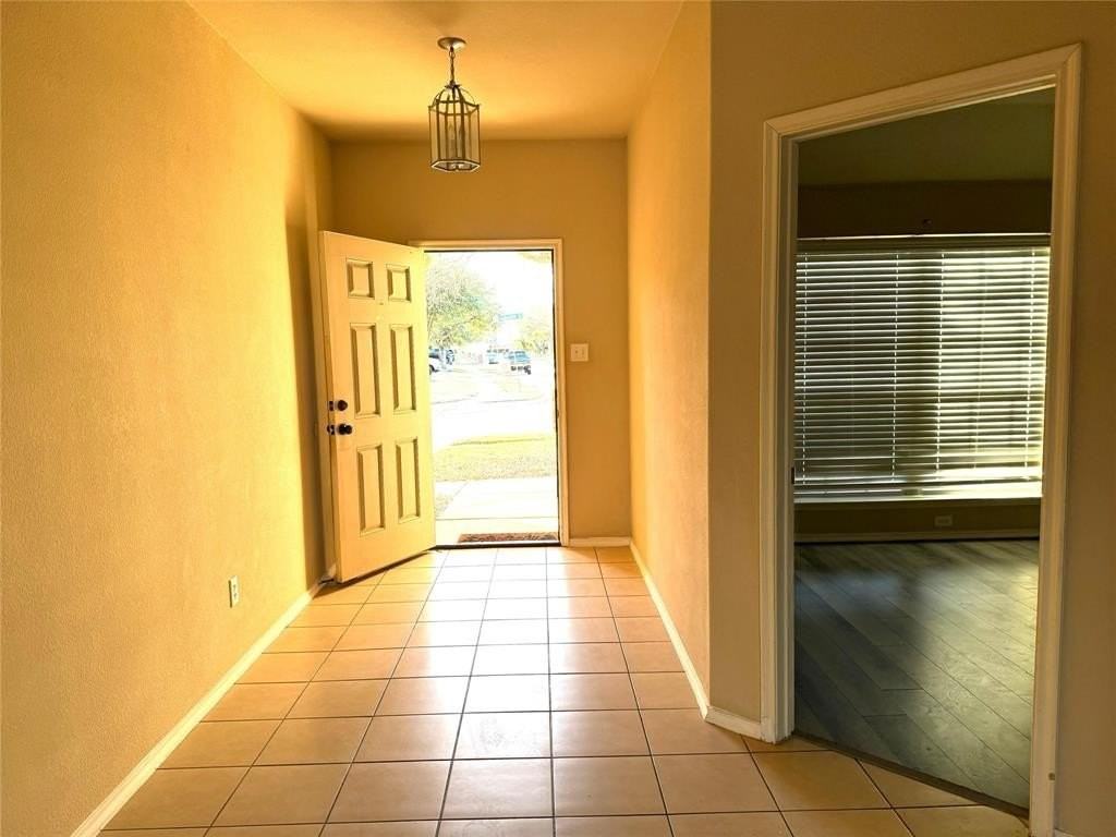 1001 Golden Bear Ln - Photo 3 of 26