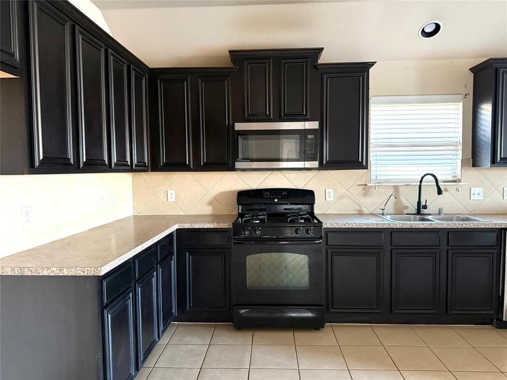 1001 Golden Bear Ln - Photo 7 of 26