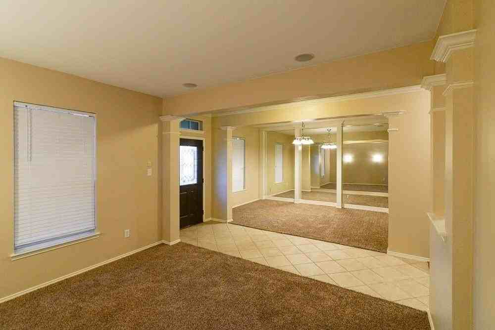 503 Chestnut Trl - Photo 4 of 31