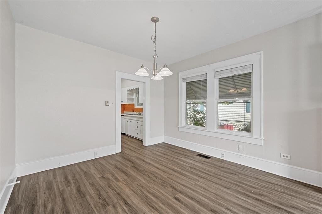 520 Brooks Ave - Photo 6 of 22