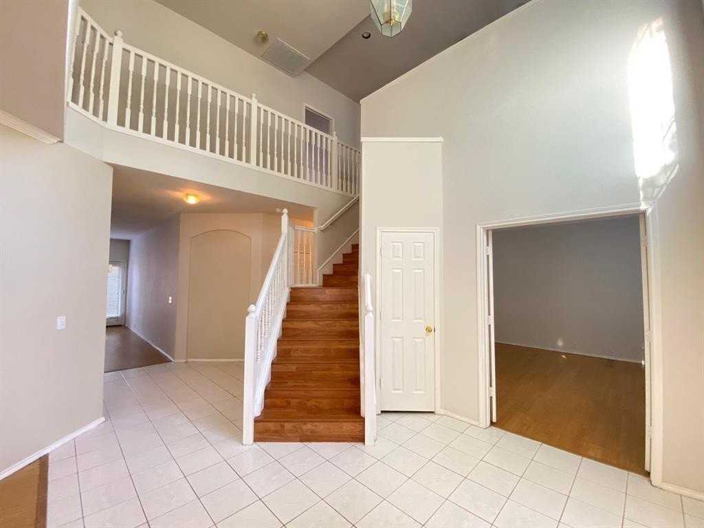 2217 Hunters Run Dr - Photo 2 of 27