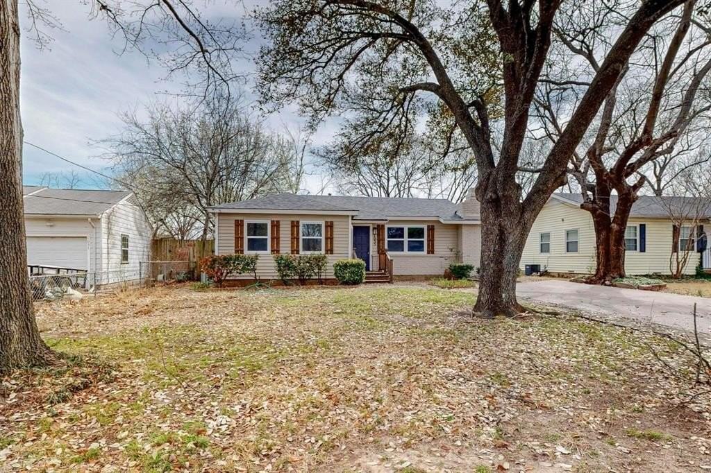 1035 Blaylock Cir S - Photo 2 of 33