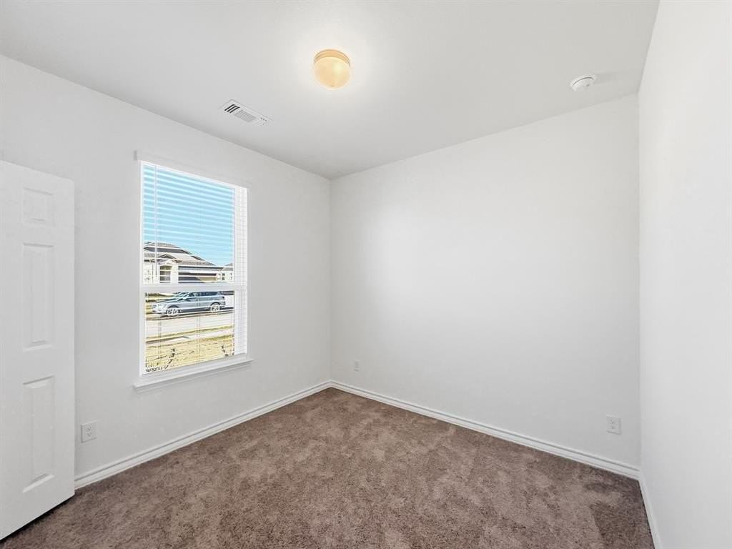 663 Saxony Dr - Photo 5 of 28