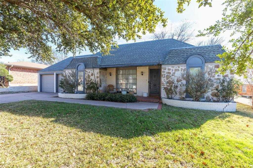 825 Milford St - Photo 4 of 39