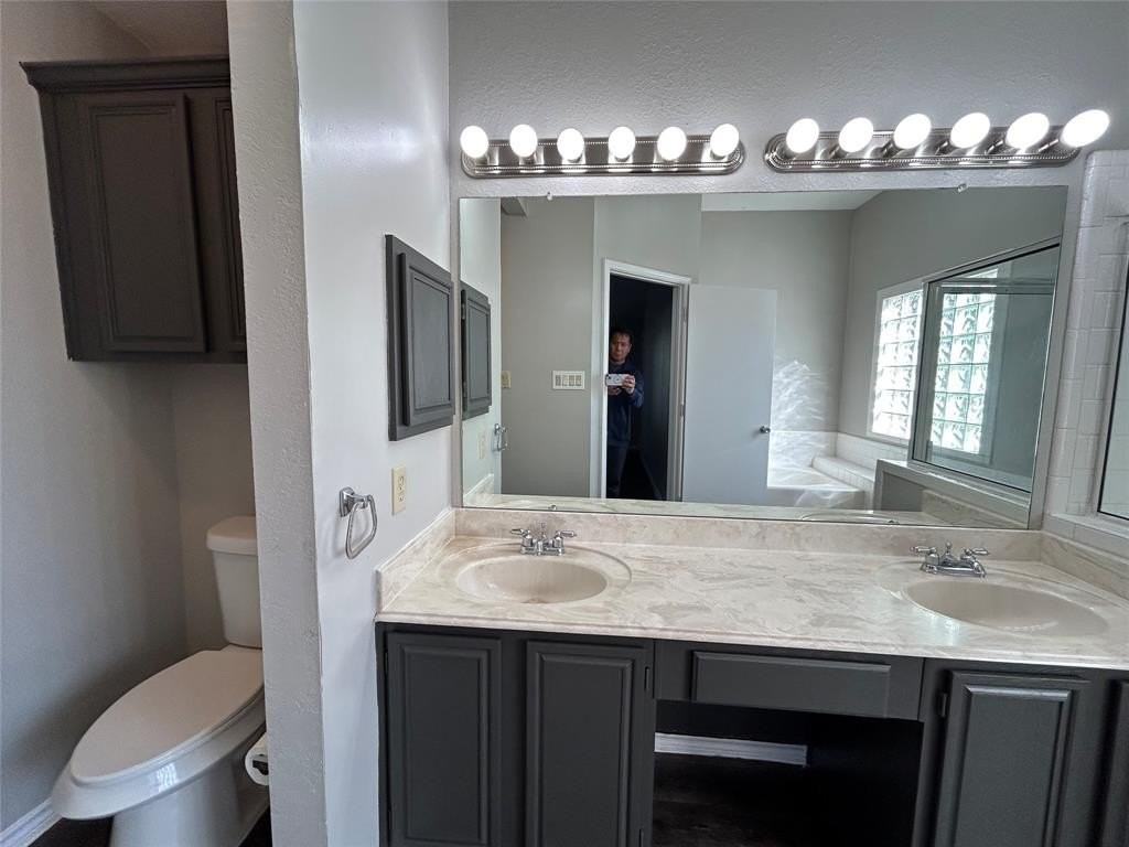 4729 Waterway Dr N - Photo 5 of 8