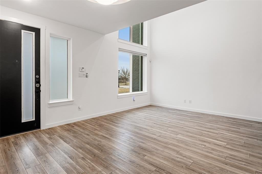 504 Wellborn Dr - Photo 5 of 29