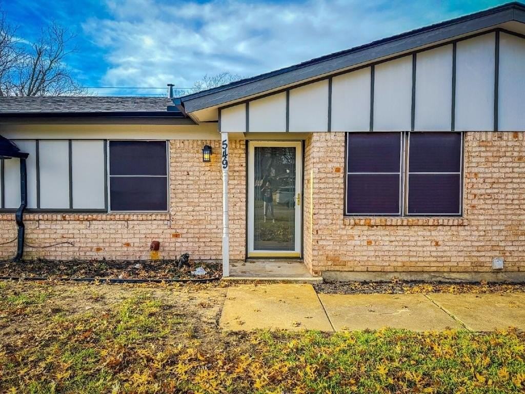 549 Nw Hillery St - Photo 2 of 23