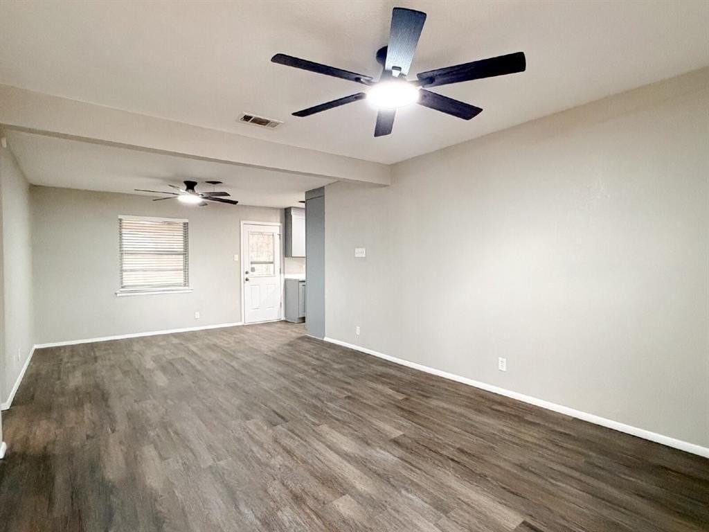 549 Nw Hillery St - Photo 5 of 23