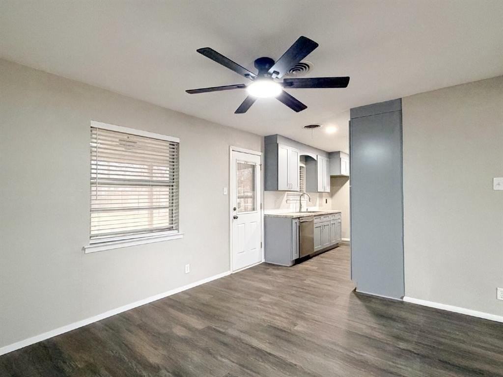 549 Nw Hillery St - Photo 7 of 23