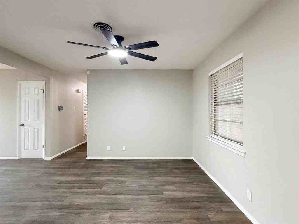 549 Nw Hillery St - Photo 7 of 22