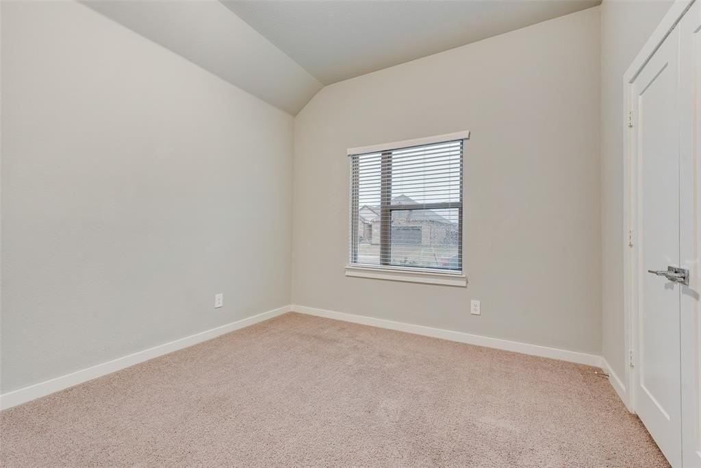 173 Coyote Creek Dr - Photo 4 of 33