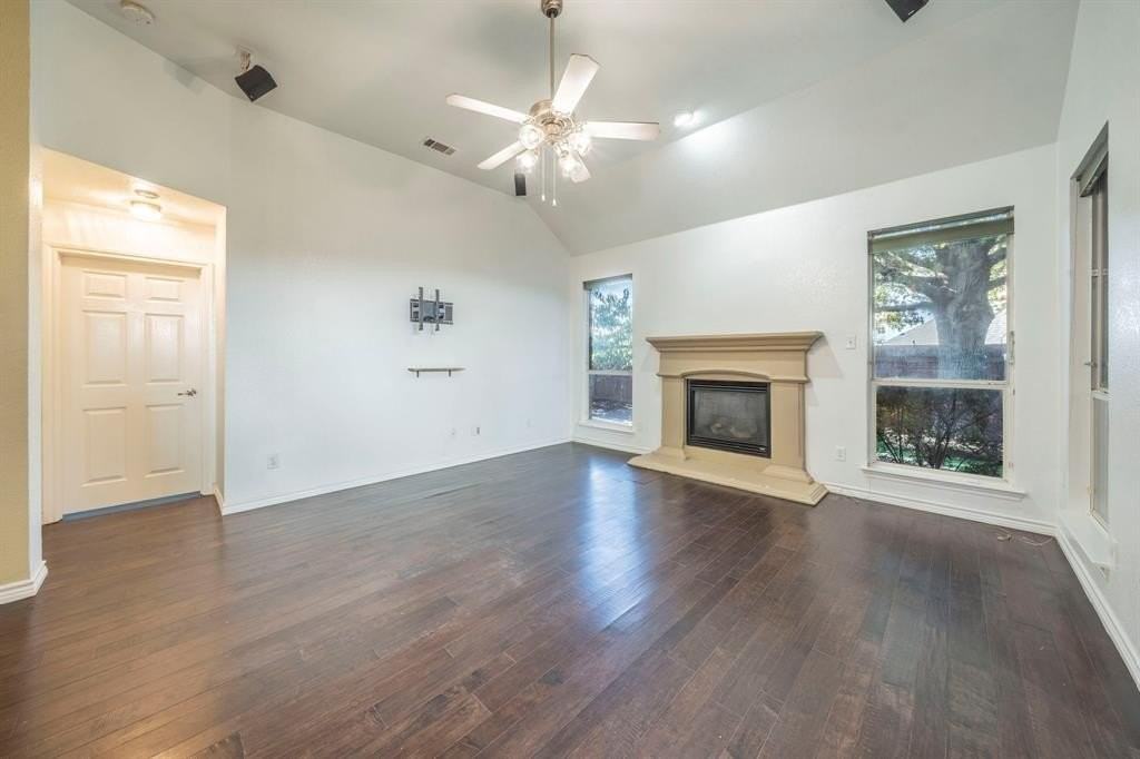 7042 Hedgebrook Dr - Photo 5 of 40