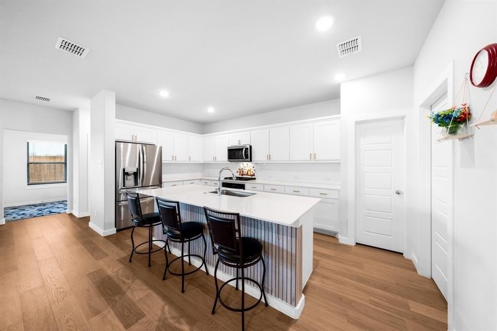 1012 Breezy St - Photo 3 of 34