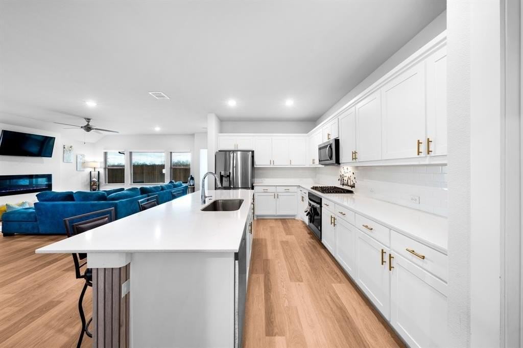 1012 Breezy St - Photo 5 of 34