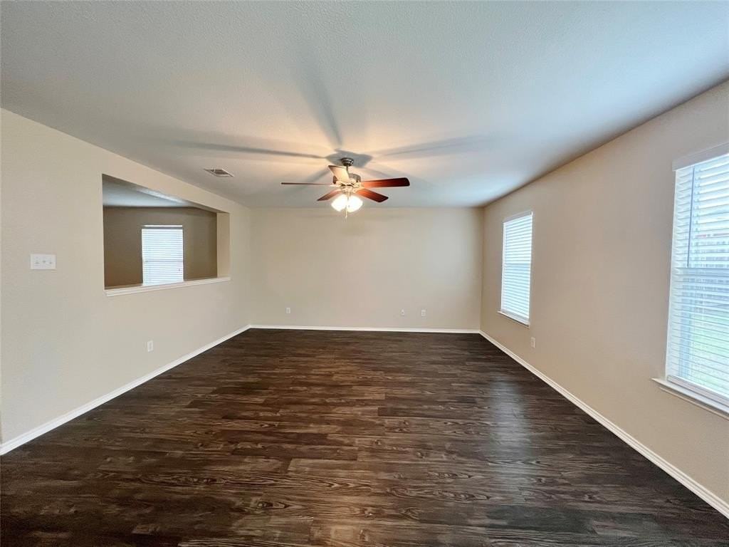 912 Bee Creek Ln - Photo 4 of 15