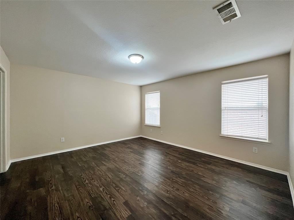 912 Bee Creek Ln - Photo 5 of 15