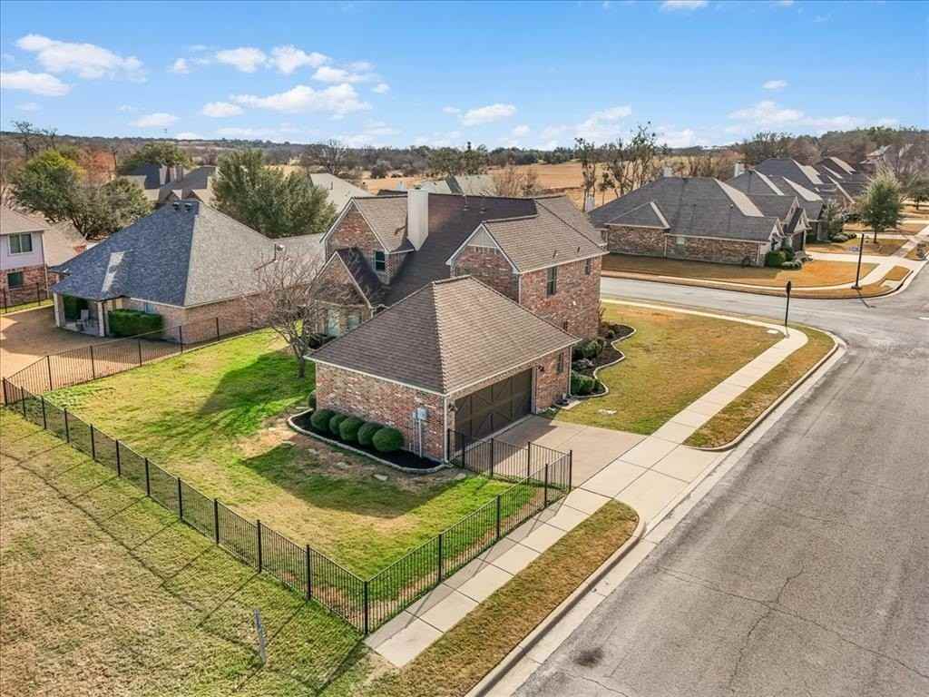 1105 Reata Dr - Photo 7 of 40