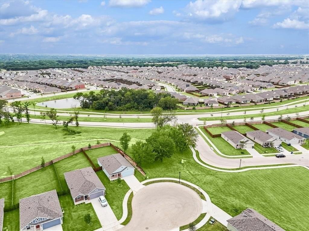 7725 Skier Dr - Photo 2 of 39