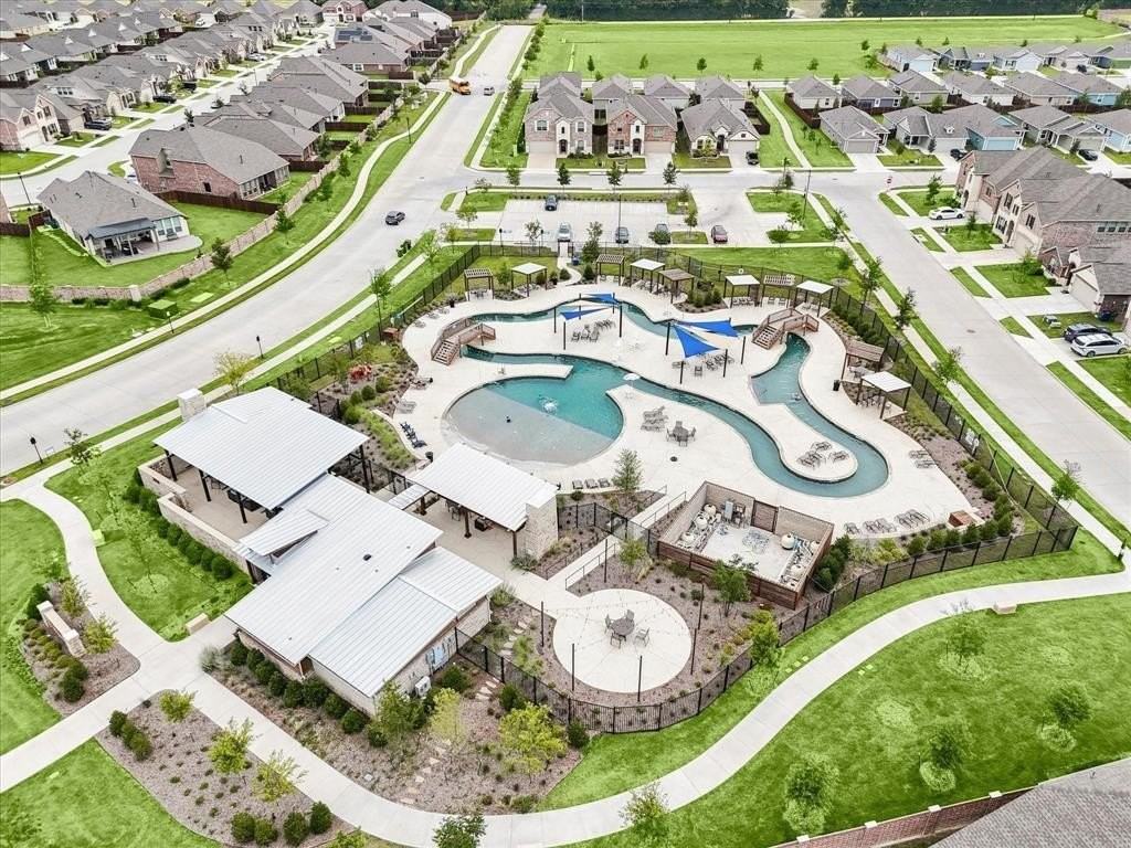 7725 Skier Dr - Photo 4 of 39