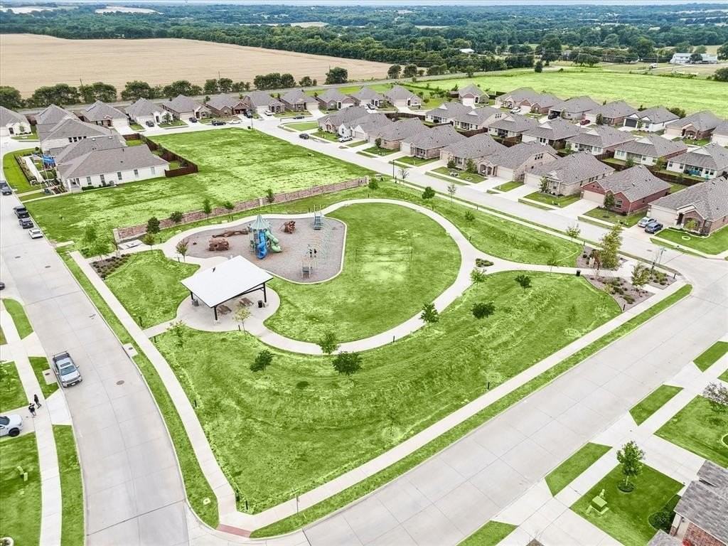 7725 Skier Dr - Photo 5 of 39