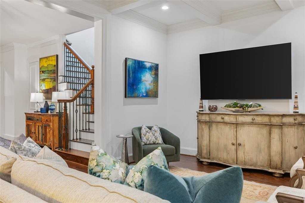 3445 Shenandoah St - Photo 2 of 37