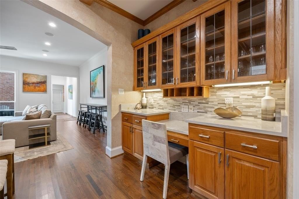 3445 Shenandoah St - Photo 7 of 37