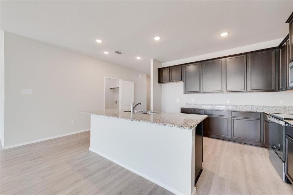 3111 Josefina Ln - Photo 7 of 33