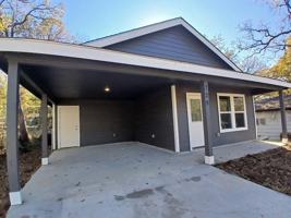 featured image of 729 Oaklanding Cir