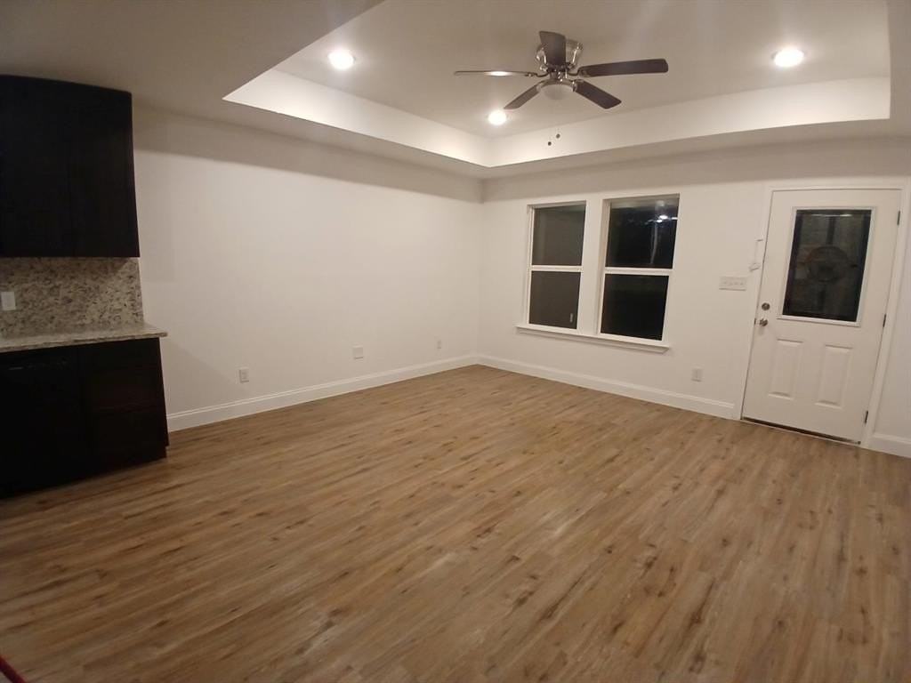 729 Oaklanding Cir - Photo 4 of 12