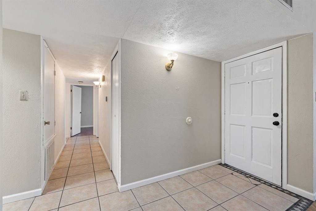 5588 Squires Dr - Photo 4 of 40