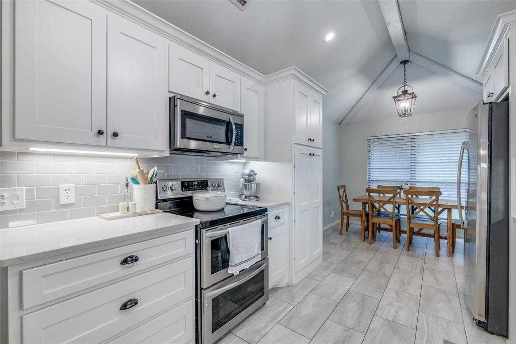 1105 Cypress Pt - Photo 5 of 25