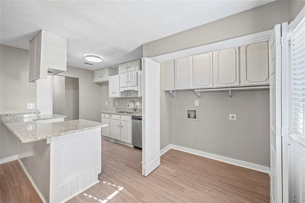 565 Park Center Blvd - Photo 4 of 16