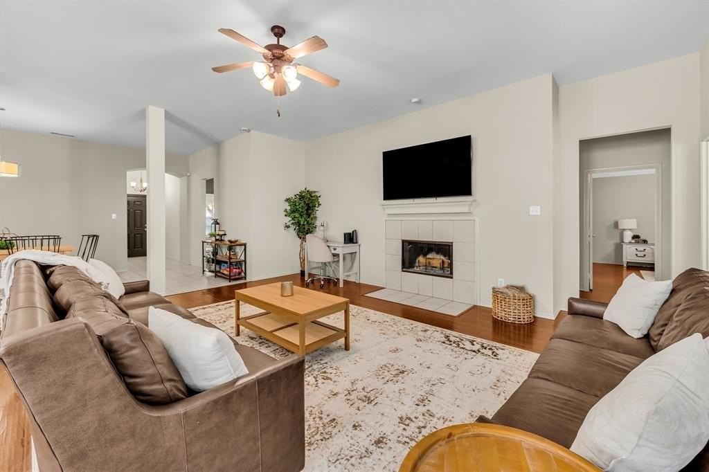 12109 Ridge Tree Rd - Photo 4 of 24