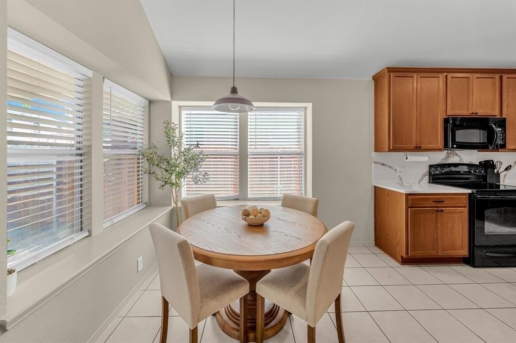 12109 Ridge Tree Rd - Photo 7 of 24