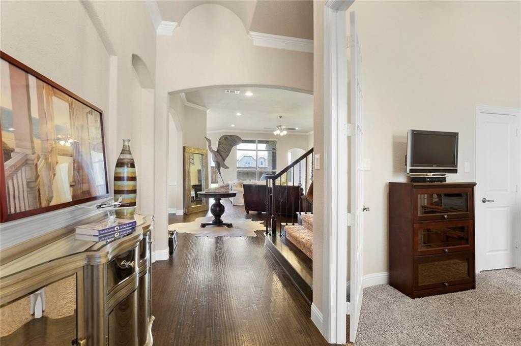 861 Waterview Dr - Photo 2 of 25