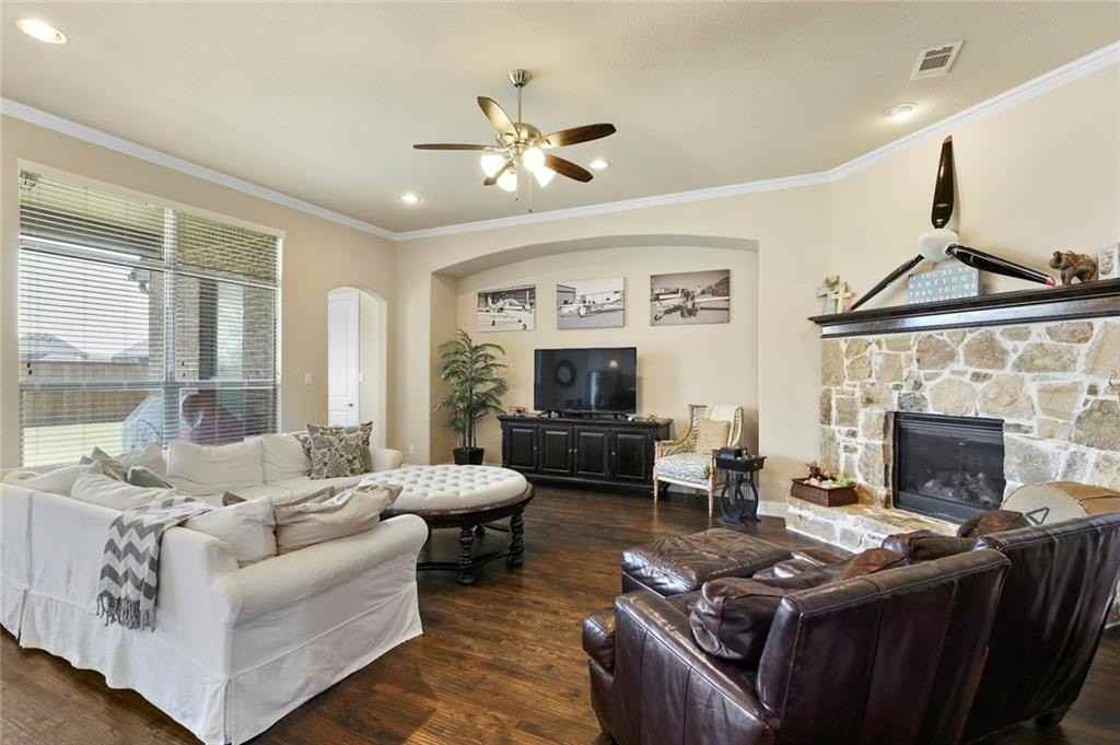 861 Waterview Dr - Photo 4 of 25