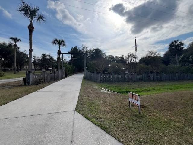 1741 Camp South Moon Rd - Photo 4 of 17