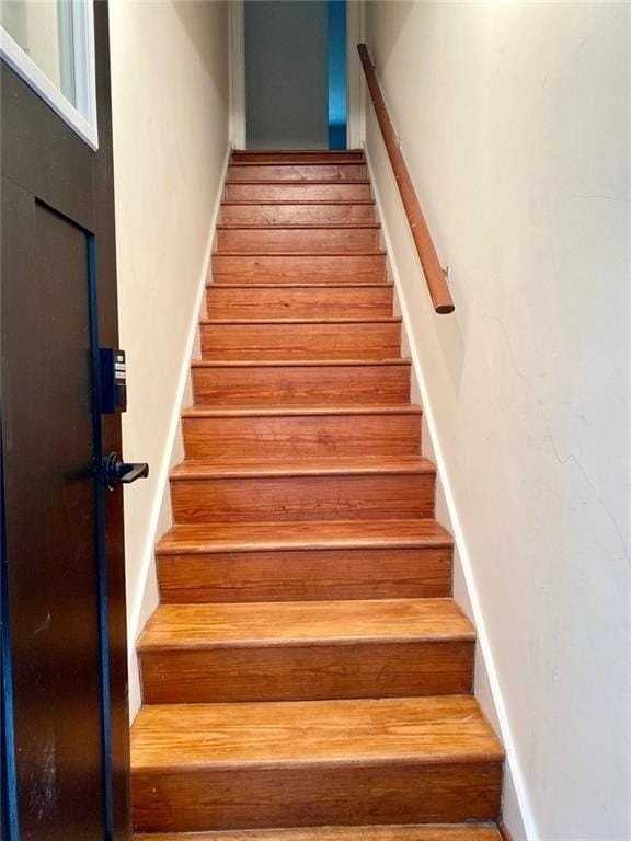 487 Lakeshore Dr Ne - Photo 3 of 14