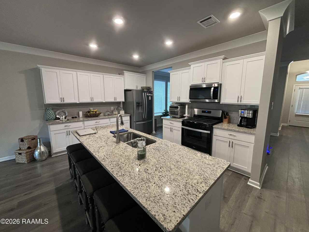 400 Eastwood Dr - Photo 3 of 15