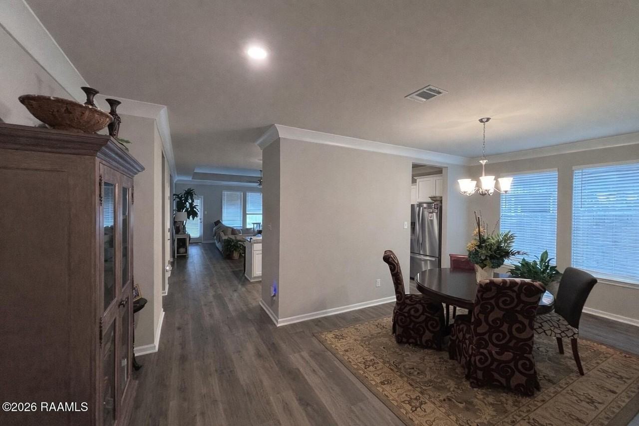 400 Eastwood Dr - Photo 4 of 15