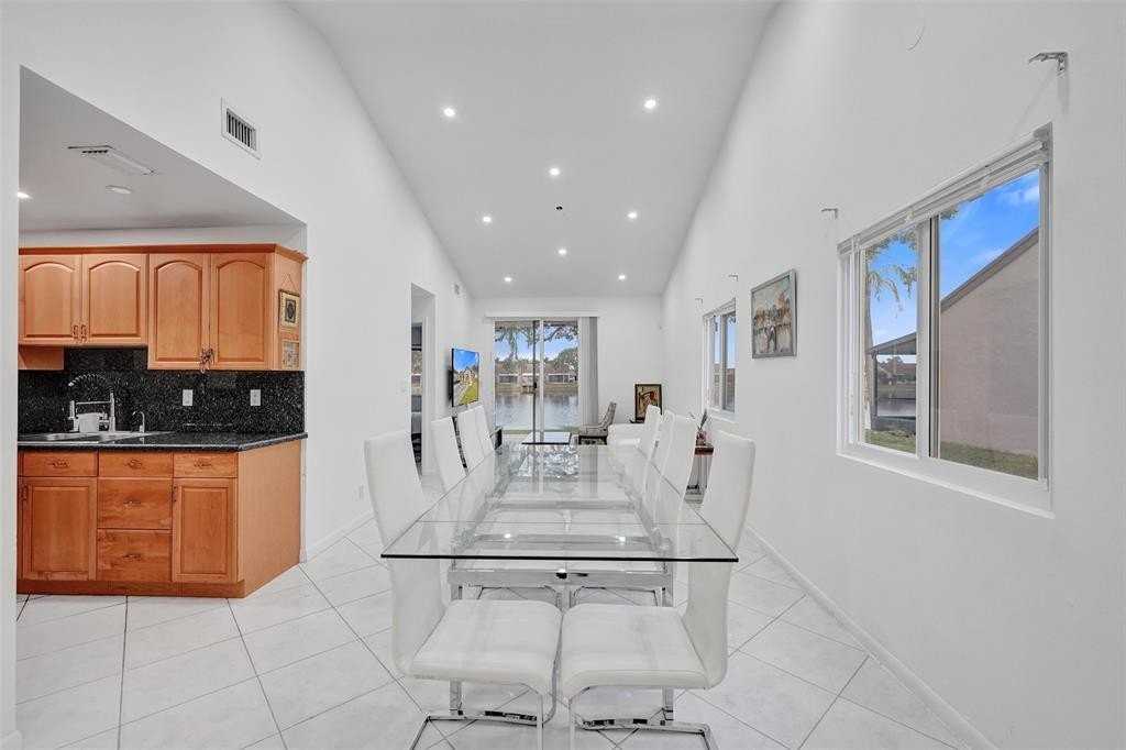 5514 Sw 28th Ter - Photo 6 of 32