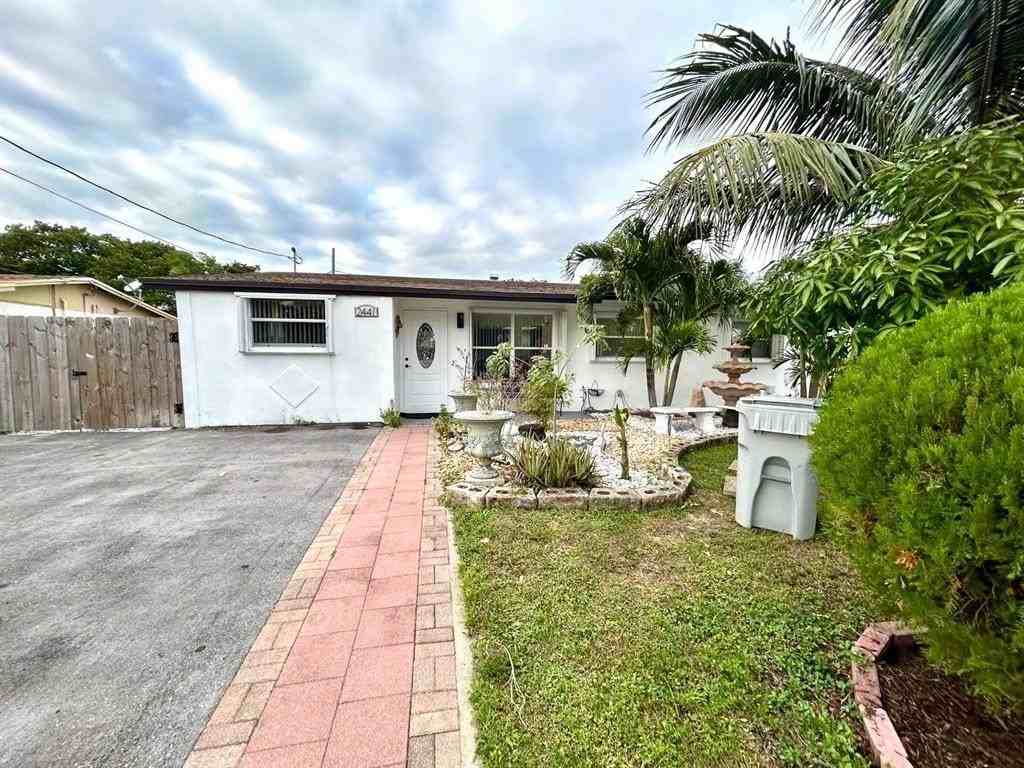 2441 Nw 13th St - Photo 2 of 33