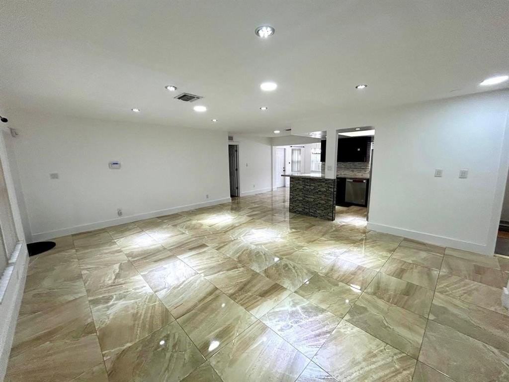 2441 Nw 13th St - Photo 7 of 33