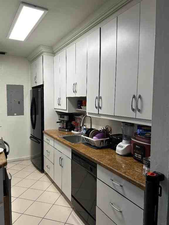 1960 Ne 173rd St - Photo 3 of 9