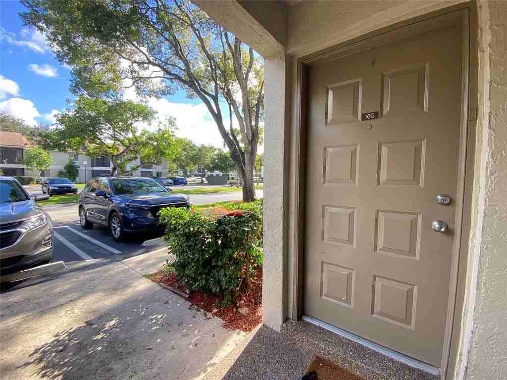 101 Gardens Dr #105 - Photo 4 of 27