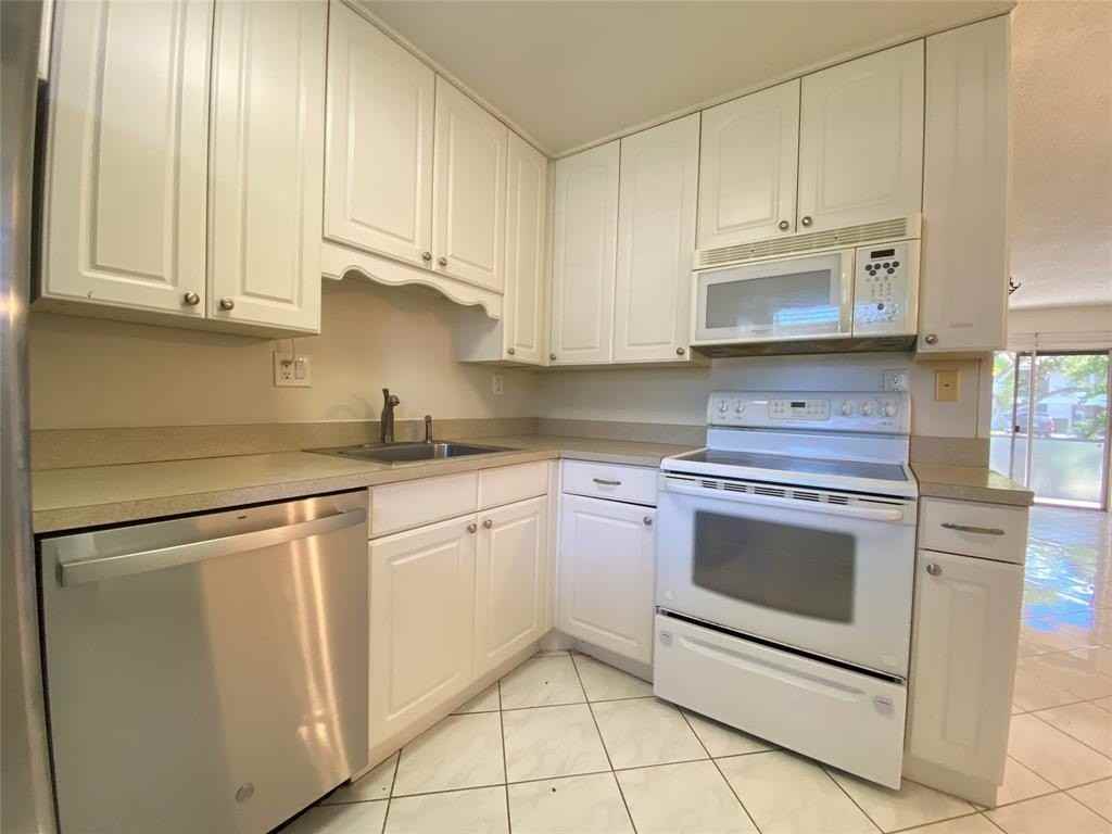 101 Gardens Dr #105 - Photo 7 of 27