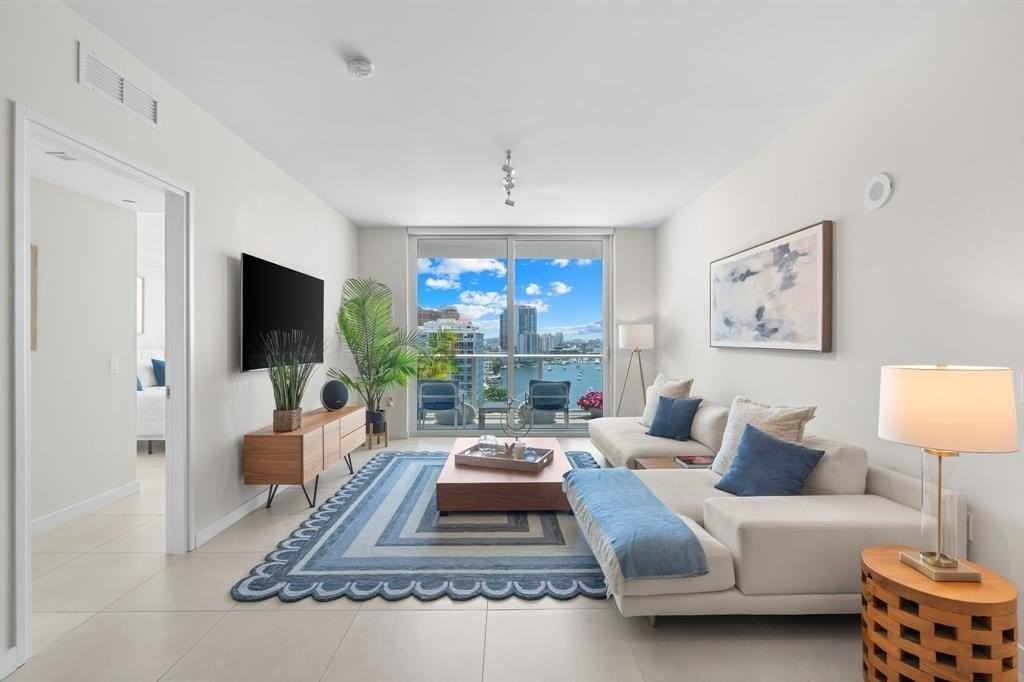 401 N Birch Rd #1102 - Photo 2 of 31